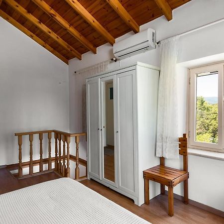 Traditional Rustic Maisonette By Konnect Agios Ioannis Peristerion Екстериор снимка
