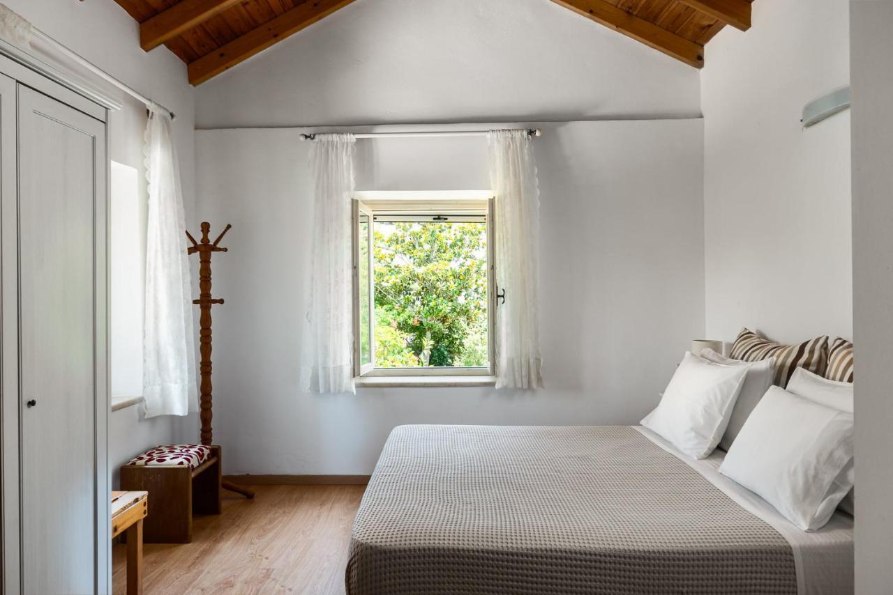 Traditional Rustic Maisonette By Konnect Agios Ioannis Peristerion Екстериор снимка